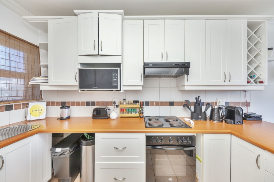 To Let 2 Bedroom Property for Rent in Green Point Western Cape